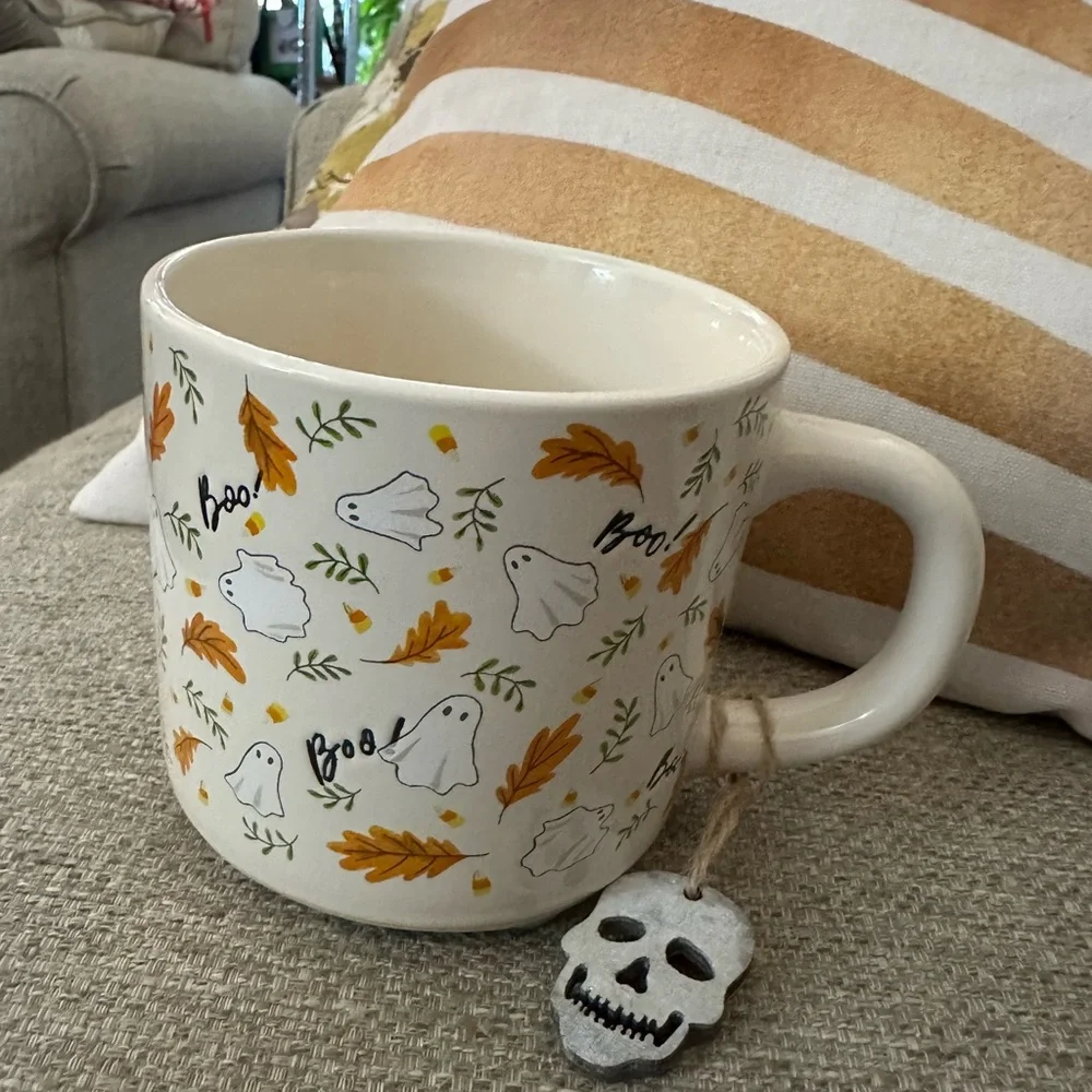 Halloween Ghost & Skull Mug NEW by Primo‎ Design. It has feet & skeleton charm.